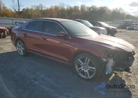 2017 Volkswagen Passat R-Line z USA, uszkodzony, nr VIN 1VWDT7A3XHC052060